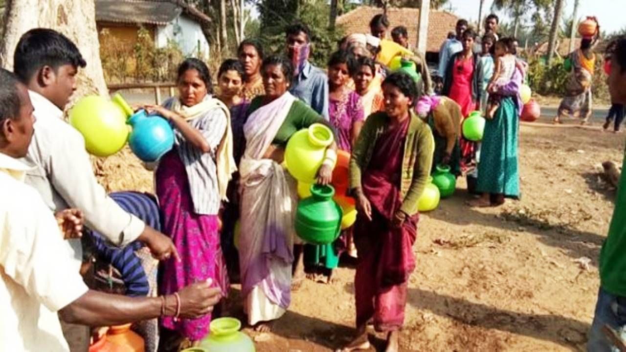 ಟಿವಿ9 ಇಂಪ್ಯಾಕ್ಟ್: ವಡ್ಡರಪಾಳ್ಯ ನಿವಾಸಿಗಳಿಗೆ ಸಿಕ್ತು ಕುಡಿಯಲು ನೀರು ಟಿವಿ9 ಇಂಪ್ಯಾಕ್ಟ್: ವಡ್ಡರಪಾಳ್ಯ ನಿವಾಸಿಗಳಿಗೆ ಸಿಕ್ತು ಕುಡಿಯಲು ನೀರು