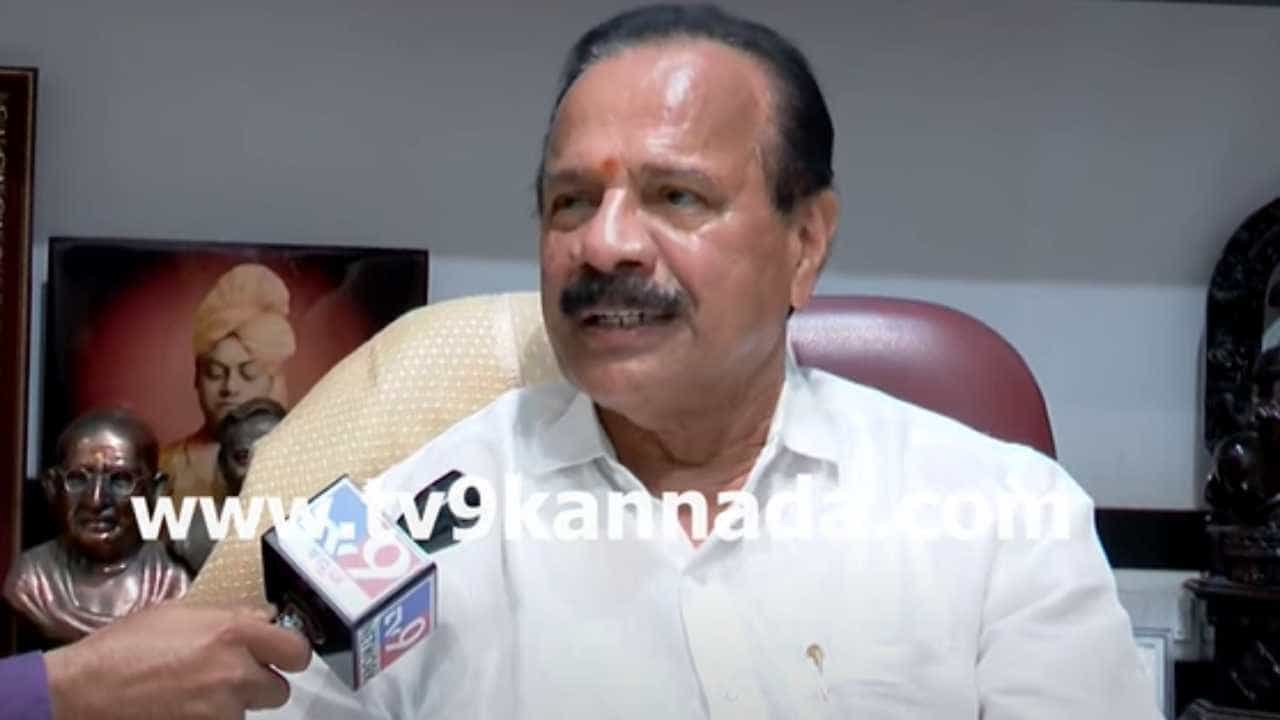 ಡಿವಿಎಸ್ಗೆ ಟಿಕೆಟ್ ಮಿಸ್: ಜೆಪಿ ನಡ್ಡಾ ಕರೆ ಮಾಡಿ ಹೇಳಿದ್ದೇನು? ಎಳೆ-ಎಳೆಯಾಗಿ ಬಿಚ್ಚಿಟ್ಟ ಸದಾನಂದಗೌಡ ಡಿವಿಎಸ್ಗೆ ಟಿಕೆಟ್ ಮಿಸ್: ಜೆಪಿ ನಡ್ಡಾ ಕರೆ ಮಾಡಿ ಹೇಳಿದ್ದೇನು? ಎಳೆ-ಎಳೆಯಾಗಿ ಬಿಚ್ಚಿಟ್ಟ ಸದಾನಂದಗೌಡ