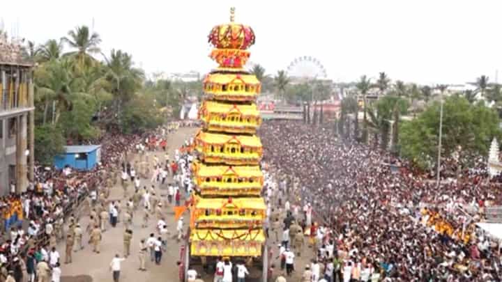 ಕಲಬುರಗಿ: ಅದ್ಧೂರಿಯಾಗಿ ನೆರವೇರಿದ 202ನೇ ಶ್ರೀ ಶರಣಬಸವೇಶ್ವರ ಮಹಾರಥೋತ್ಸ, ವಿಡಿಯೋ ನೋಡಿ ಕಲಬುರಗಿ: ಅದ್ಧೂರಿಯಾಗಿ ನೆರವೇರಿದ 202ನೇ ಶ್ರೀ ಶರಣಬಸವೇಶ್ವರ ಮಹಾರಥೋತ್ಸ, ವಿಡಿಯೋ ನೋಡಿ