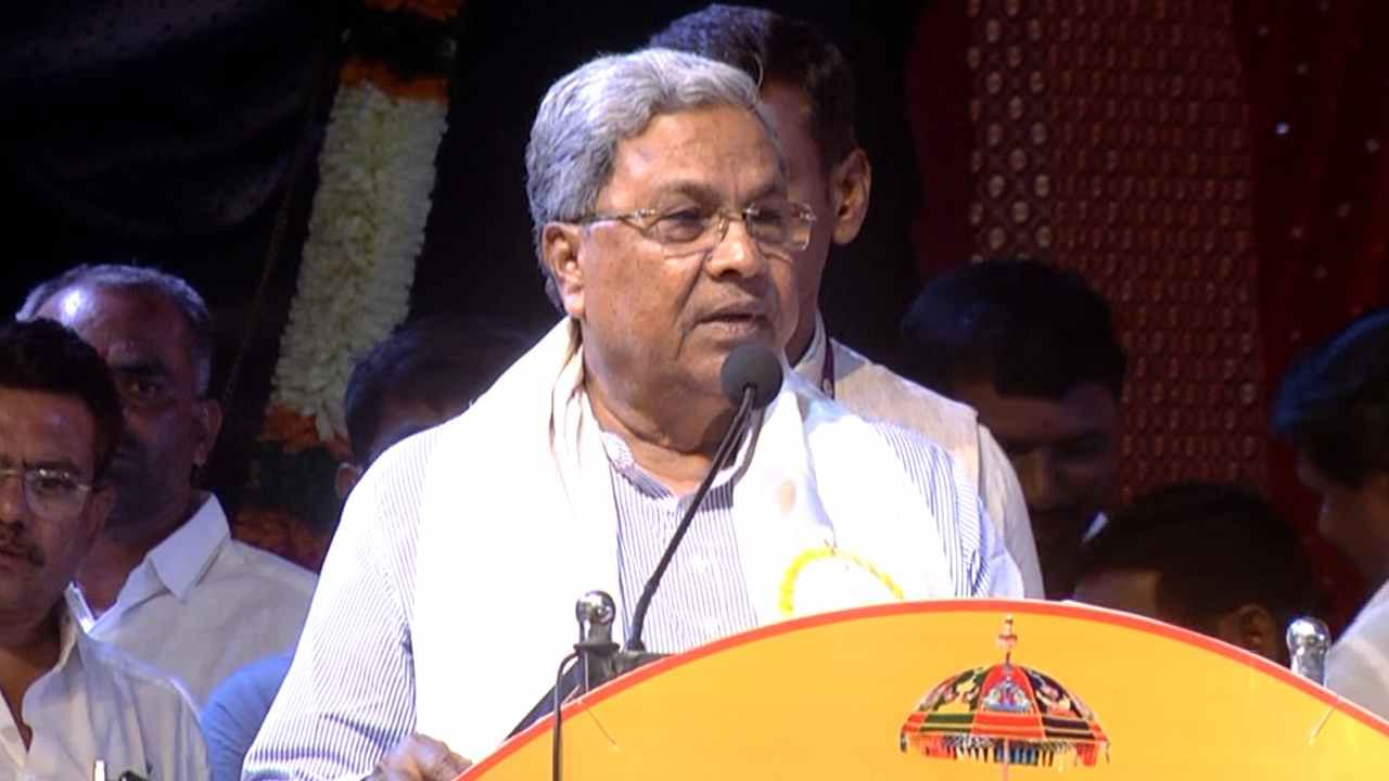 ಬೆಂಗಳೂರಲ್ಲಿ ಕುಡಿಯುವ ನೀರಿನ ಶಾಶ್ವತ ಸಮಸ್ಯೆ ಬಗೆಹರಿಸಲು ಸಮಿತಿ ರಚನೆಗೆ ಸಿಎಂ ಸಿದ್ದರಾಮಯ್ಯ ಸೂಚನೆ ಬೆಂಗಳೂರಲ್ಲಿ ಕುಡಿಯುವ ನೀರಿನ ಶಾಶ್ವತ ಸಮಸ್ಯೆ ಬಗೆಹರಿಸಲು ಸಮಿತಿ ರಚನೆಗೆ ಸಿಎಂ ಸಿದ್ದರಾಮಯ್ಯ ಸೂಚನೆ