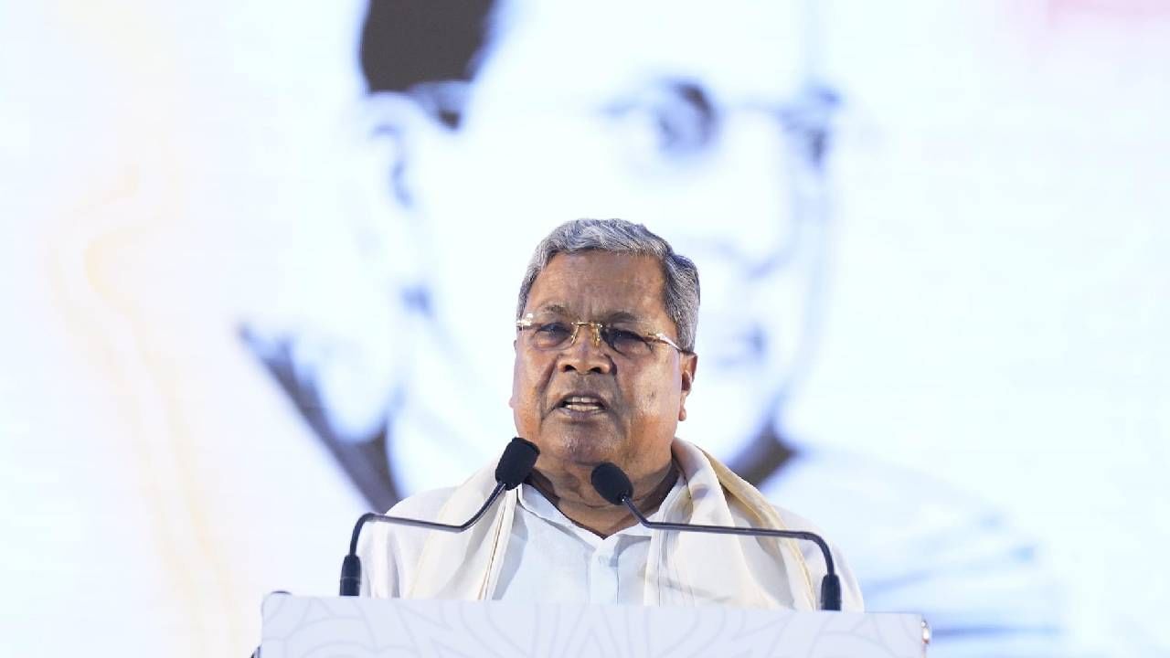 ಅನಂತ್ ಕುಮಾರ್ ಹೆಗಡೆ ವಿರುದ್ಧ ಕ್ರಮ ಕೈಗೊಳ್ಳುವ ದಮ್ಮು, ತಾಕತ್ ಬಿಜೆಪಿಗೆ ಇಲ್ಲ -ಸಿದ್ದರಾಮಯ್ಯ ಅನಂತ್ ಕುಮಾರ್ ಹೆಗಡೆ ವಿರುದ್ಧ ಕ್ರಮ ಕೈಗೊಳ್ಳುವ ದಮ್ಮು, ತಾಕತ್ ಬಿಜೆಪಿಗೆ ಇಲ್ಲ -ಸಿದ್ದರಾಮಯ್ಯ