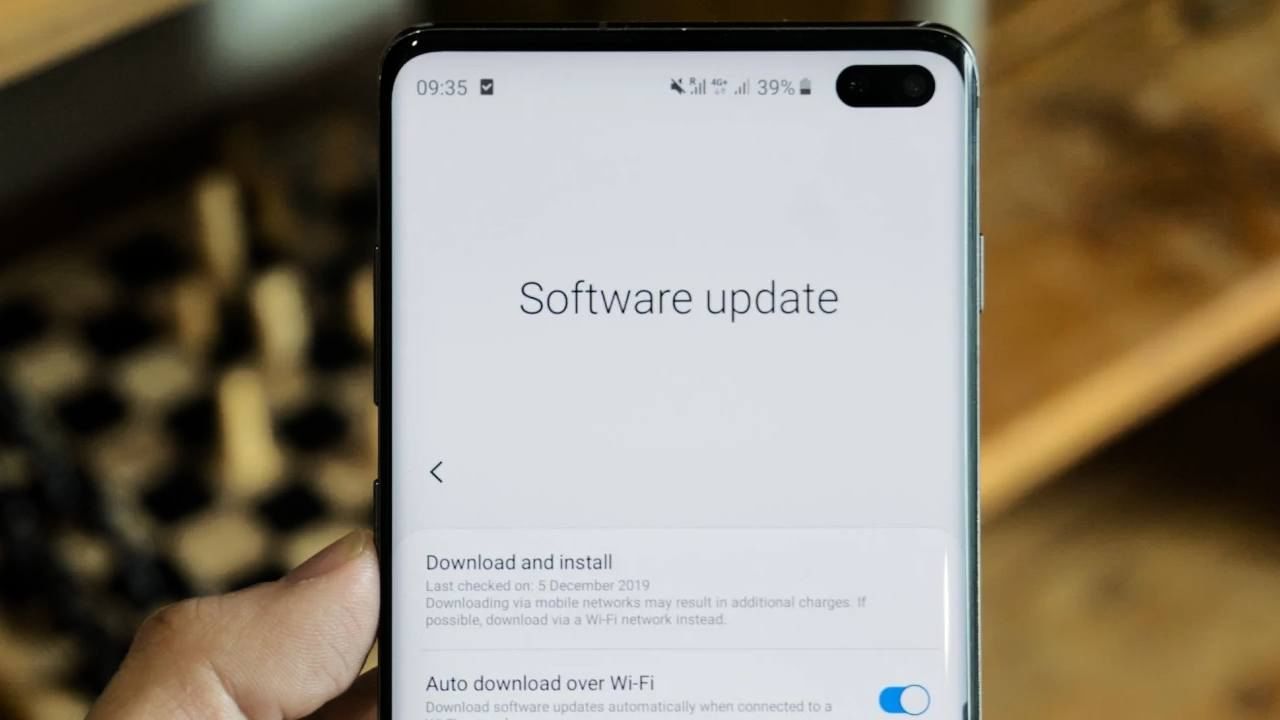 Tech Tips: ಸ್ಮಾರ್ಟ್ಫೋನ್ ಅಪ್ಡೇಟ್ ಮಾಡದಿದ್ದರೆ ಏನಾಗುತ್ತದೆ ಗೊತ್ತಾ..? Tech Tips: ಸ್ಮಾರ್ಟ್ಫೋನ್ ಅಪ್ಡೇಟ್ ಮಾಡದಿದ್ದರೆ ಏನಾಗುತ್ತದೆ ಗೊತ್ತಾ..?