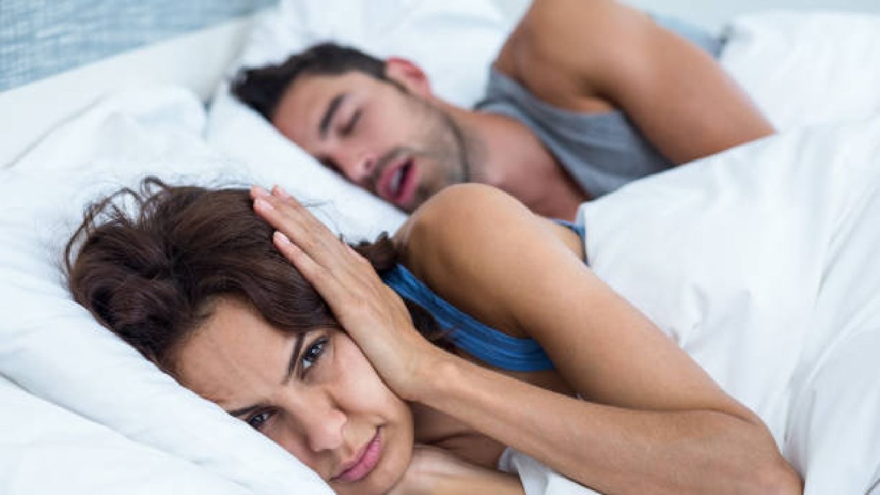 Snoring: ಸಂಗಾತಿಯ ಗೊರಕೆಯಿಂದ ನಿದ್ರೆ ಮಾಡಲು ಆಗುತ್ತಿಲ್ಲವೇ? ಹೀಗೆ ಮಾಡಿ