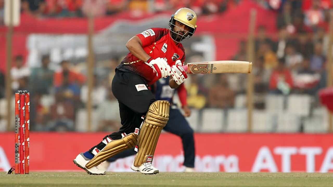 ಬಾಂಗ್ಲಾದೇಶ್ ಪ್ರೀಮಿಯರ್ ಲೀಗ್ನಲ್ಲಿ ನಡೆದ ರಂಗ್ಪುರ್ ರೈಡರ್ಸ್ ವಿರುದ್ಧದ ಪಂದ್ಯದಲ್ಲಿ ಶೂನ್ಯಕ್ಕೆ ಔಟ್ ಆಗುವುದರೊಂದಿಗೆ ಫಾರ್ಚೂನ್ ಬಾರಿಶಾಲ್ ತಂಡದ ನಾಯಕ ತಮೀಮ್ ಇಕ್ಬಾಲ್ (Tamim Iqbal) ಅನಗತ್ಯ ದಾಖಲೆ ಬರೆದಿದ್ದಾರೆ. ಅದು ಕೂಡ ವಿರಾಟ್ ಕೊಹ್ಲಿಯನ್ನು (Virat Kohli) ಹಿಂದಿಕ್ಕುವ ಮೂಲಕ ಎಂಬುದು ವಿಶೇಷ.