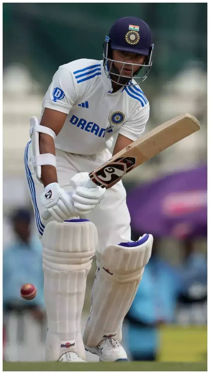 ಭಾರತೀಯ ಬ್ಯಾಟರ್ ಯಶಸ್ವಿ ಜೈಸ್ವಾಲ್ ಟೆಸ್ಟ್‌ನಲ್ಲಿ 1000 ರನ್ ಗಡಿ ದಾಟಲು ಭಾರತೀಯರ ಪೈಕಿ ಅತಿ ಕಡಿಮೆ ಪಂದ್ಯಗಳನ್ನು ತೆಗೆದುಕೊಂಡಿದ್ದಾರೆ.