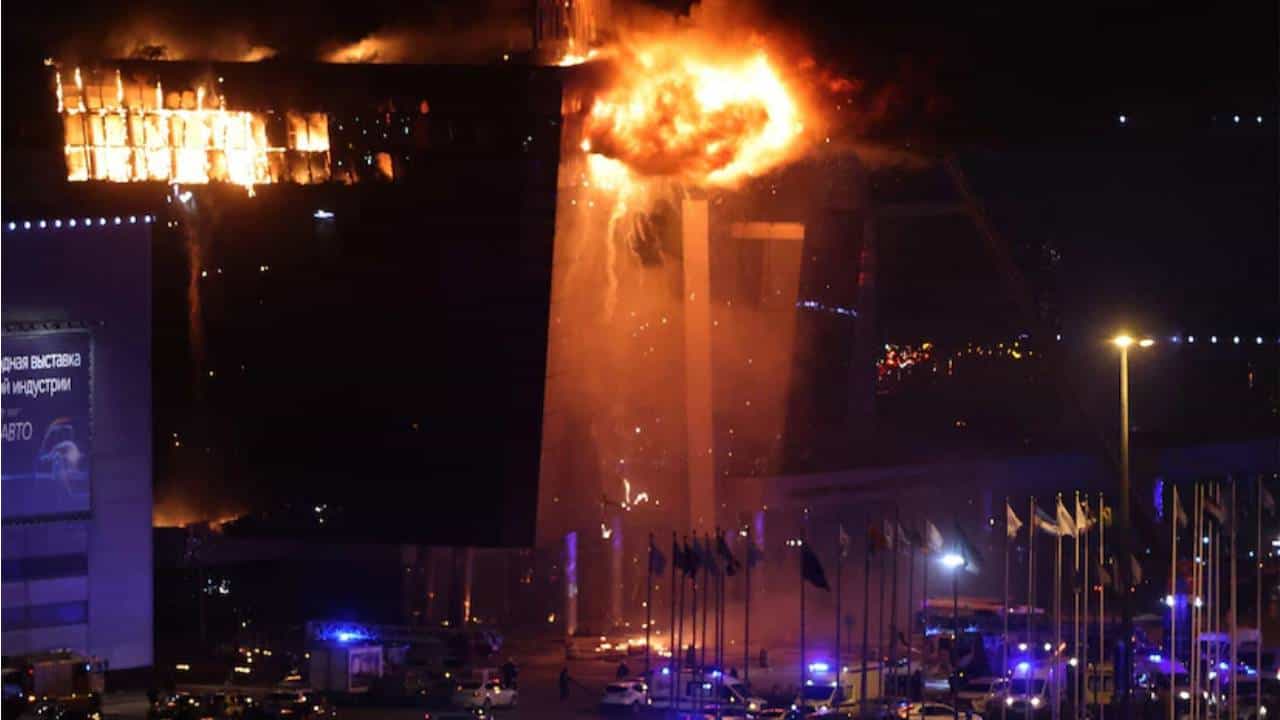 Moscow Terror Attack: ಮಾಸ್ಕೋದಲ್ಲಿ ಭಯೋತ್ಪಾದಕ ದಾಳಿ, ಶೌಚಾಲಯದಲ್ಲಿ 28 ಶವಗಳು ಪತ್ತೆ Moscow Terror Attack: ಮಾಸ್ಕೋದಲ್ಲಿ ಭಯೋತ್ಪಾದಕ ದಾಳಿ, ಶೌಚಾಲಯದಲ್ಲಿ 28 ಶವಗಳು ಪತ್ತೆ