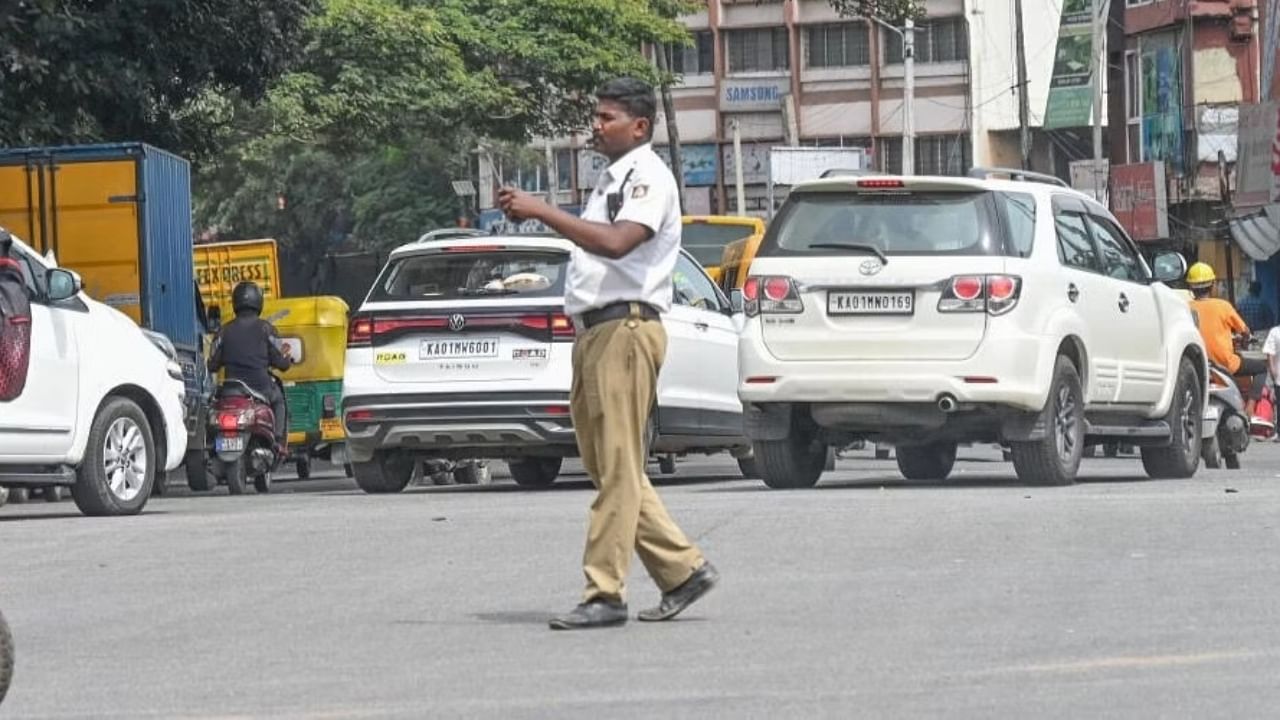 ಮೈಸೂರು ಪ್ರವಾಸಿಗರೇ ಗಮನಿಸಿ: ರೈಲ್ವೆ ಲೆವೆಲ್ ಕ್ರಾಸಿಂಗ್ ಕಾಮಗಾರಿಗಾಗಿ ಮೈಸೂರು ಕೆಆರ್​​ಎಸ್ ರಸ್ತೆ ಬಂದ್