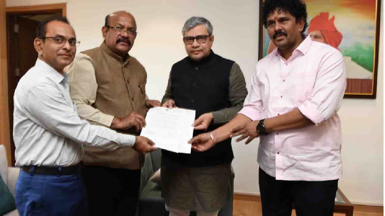 ಕಲಬುರಗಿ-ಬೆಂಗಳೂರು ನಡುವೆ ಹೊಸ ಎಕ್ಸ್ಪ್ರೆಸ್ ರೈಲು: ಇಲ್ಲಿದೆ ವೇಳಾಪಟ್ಟಿ ಕಲಬುರಗಿ-ಬೆಂಗಳೂರು ನಡುವೆ ಹೊಸ ಎಕ್ಸ್ಪ್ರೆಸ್ ರೈಲು: ಇಲ್ಲಿದೆ ವೇಳಾಪಟ್ಟಿ