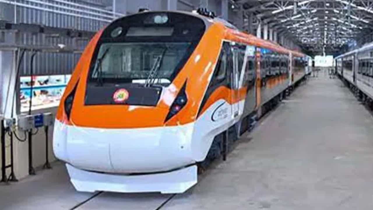 Vande Bharat Express: ಮೈಸೂರು ಚೆನ್ನೈ ಮಧ್ಯೆ ಮತ್ತೊಂದು ವಂದೇ ಭಾರತ್ ಎಕ್ಸ್ಪ್ರೆಸ್, ವೇಳಾಪಟ್ಟಿ ಇಲ್ಲಿದೆ Vande Bharat Express: ಮೈಸೂರು ಚೆನ್ನೈ ಮಧ್ಯೆ ಮತ್ತೊಂದು ವಂದೇ ಭಾರತ್ ಎಕ್ಸ್ಪ್ರೆಸ್, ವೇಳಾಪಟ್ಟಿ ಇಲ್ಲಿದೆ