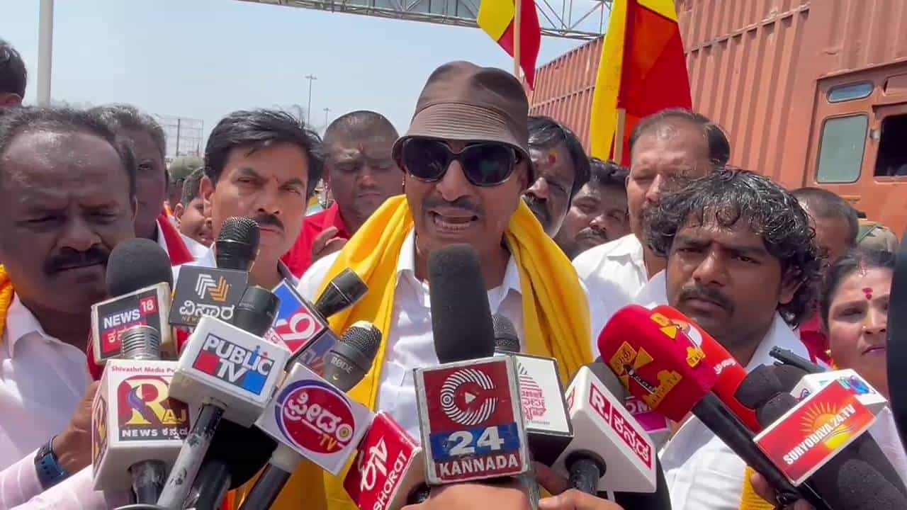 ಡಿಎಂಕೆ ಪ್ರಣಾಳಿಕೆಯಲ್ಲಿ ಮೇಕಾದಟು: ತಮಿಳುನಾಡು ಸಿಎಂ ಸ್ಟಾಲಿನ್ ವಿರುದ್ಧ ವಾಟಾಳ್ ಗರಂ ಡಿಎಂಕೆ ಪ್ರಣಾಳಿಕೆಯಲ್ಲಿ ಮೇಕಾದಟು: ತಮಿಳುನಾಡು ಸಿಎಂ ಸ್ಟಾಲಿನ್ ವಿರುದ್ಧ ವಾಟಾಳ್ ಗರಂ