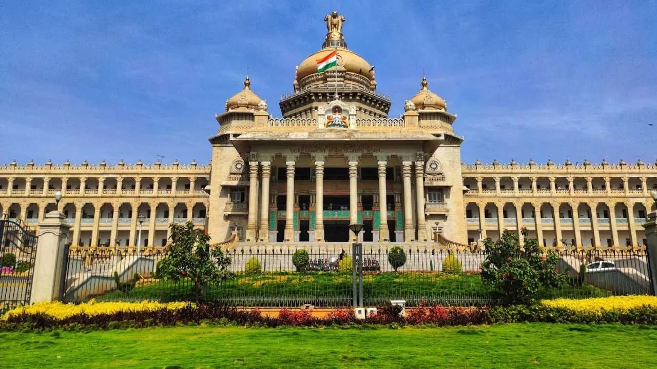 ರಂಜಾನ್: ಮುಸ್ಲಿಂ ವಿದ್ಯಾರ್ಥಿಗಳ ಅನುಕೂಲಕ್ಕಾಗಿ ಉರ್ದು ಶಾಲಾ ವೇಳಾಪಟ್ಟಿ ಬದಲಿಸಿದ ಸರ್ಕಾರ ರಂಜಾನ್: ಮುಸ್ಲಿಂ ವಿದ್ಯಾರ್ಥಿಗಳ ಅನುಕೂಲಕ್ಕಾಗಿ ಉರ್ದು ಶಾಲಾ ವೇಳಾಪಟ್ಟಿ ಬದಲಿಸಿದ ಸರ್ಕಾರ