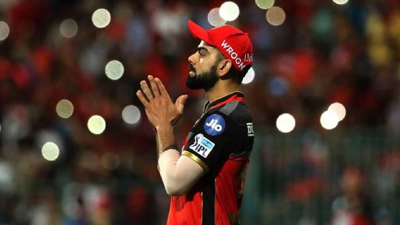ಬಹುನಿರೀಕ್ಷಿತ ಇಂಡಿಯನ್ ಪ್ರೀಮಿಯರ್ ಲೀಗ್ (IPL 2024) ಸೀಸನ್-17 ಮಾರ್ಚ್ 22 ರಿಂದ ಶುರುವಾಗಲಿದೆ. ಚೆನ್ನೈನಲ್ಲಿ ನಡೆಯಲಿರುವ ಸಿಎಸ್ಕೆ (CSK) ವಿರುದ್ಧದ ಉದ್ಘಾಟನಾ ಪಂದ್ಯದ ಮೂಲಕ ಆರ್ಸಿಬಿ (RCB) ಐಪಿಎಲ್ ಅಭಿಯಾನ ಆರಂಭಿಸಲಿದೆ. ಇದೇ ಪಂದ್ಯದ ಮೂಲಕ ವಿರಾಟ್ ಕೊಹ್ಲಿ (Virat Kohli) ಕೂಡ ಕಂಬ್ಯಾಕ್ ಮಾಡಲಿದ್ದಾರೆ.