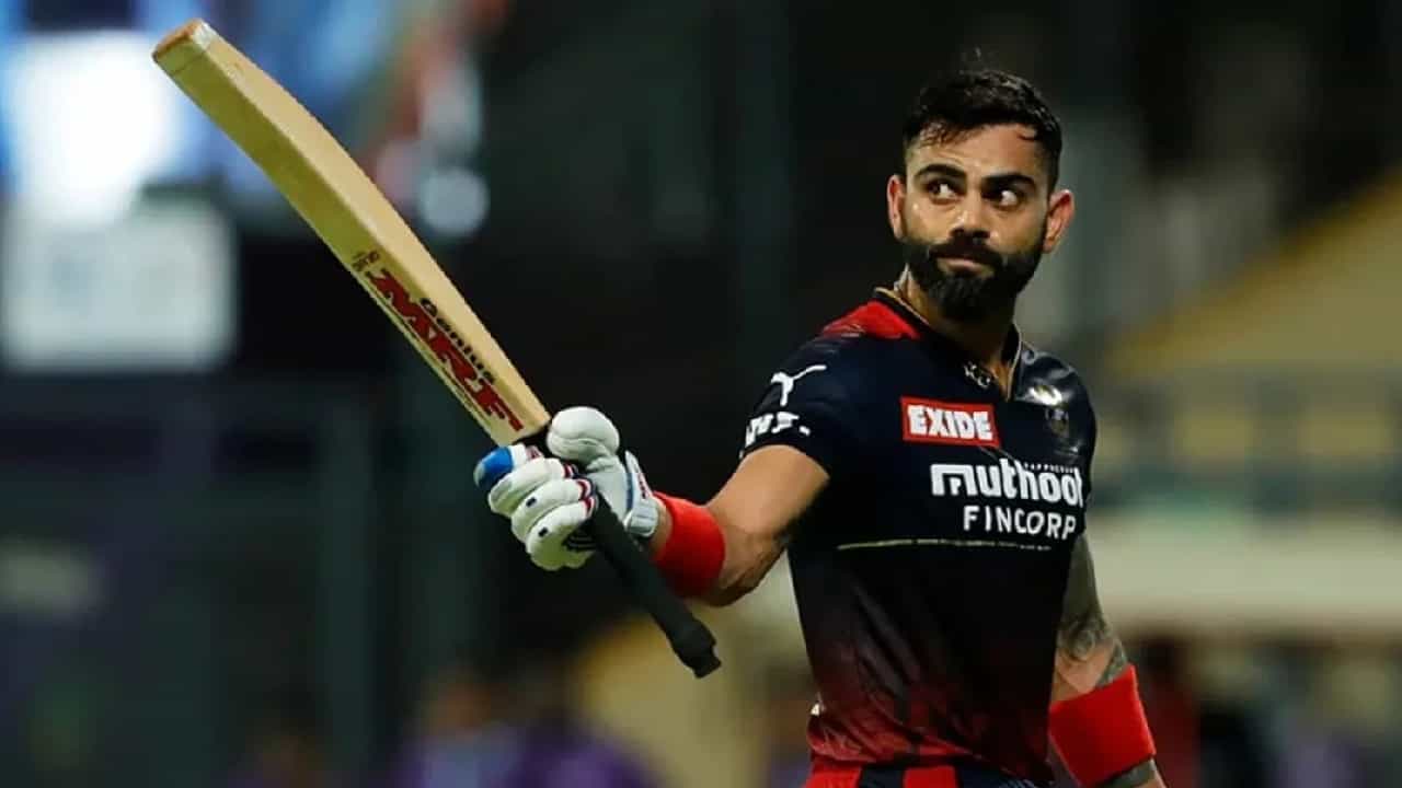 ಇಂಡಿಯನ್ ಪ್ರೀಮಿಯರ್ ಲೀಗ್ನ (IPL 2024) 6ನೇ ಪಂದ್ಯದಲ್ಲಿ ಸಿಡಿಲಬ್ಬರದ ಬ್ಯಾಟಿಂಗ್ ಪ್ರದರ್ಶಿಸುವ ಮೂಲಕ ವಿರಾಟ್ ಕೊಹ್ಲಿ (Virat Kohli) ಭರ್ಜರಿ ದಾಖಲೆಯೊಂದನ್ನು ನಿರ್ಮಿಸಿದ್ದಾರೆ. ಅದು ಕೂಡ ಯೂನಿವರ್ಸ್ ಬಾಸ್ ಕ್ರಿಸ್ ಗೇಲ್ ಅವರ ಹೆಸರಿನಲ್ಲಿದ್ದ ಅಪರೂಪದ ದಾಖಲೆಯನ್ನು ಮುರಿಯುವ ಮೂಲಕ ಎಂಬುದು ವಿಶೇಷ.