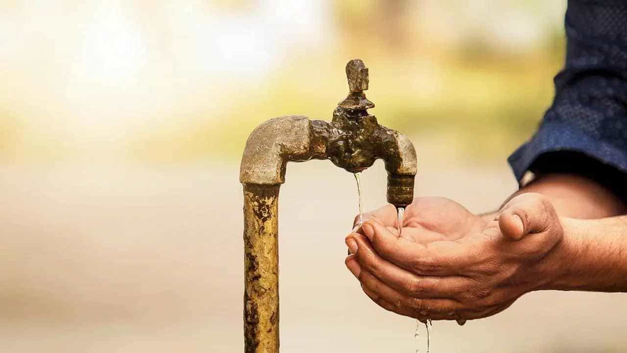 ಬೆಂಗಳೂರು: ಕಾರು ವಾಷಿಂಗ್, ಗಾರ್ಡನ್ಗೆ ನೀರು ಬಳಕೆ ಮಾಡಿದರೆ 5 ಸಾವಿರ ರೂ. ದಂಡ ಬೆಂಗಳೂರು: ಕಾರು ವಾಷಿಂಗ್, ಗಾರ್ಡನ್ಗೆ ನೀರು ಬಳಕೆ ಮಾಡಿದರೆ 5 ಸಾವಿರ ರೂ. ದಂಡ
