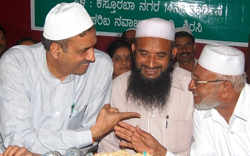 Photo of Vishweshwar Hegde Kageri wearing Muslim cap goes viral Anti faction trolled Anantkumar Hegade