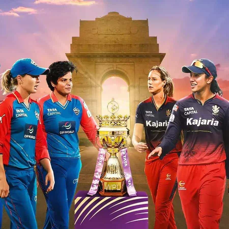 ಮಹಿಳಾ ಪ್ರೀಮಿಯರ್ ಲೀಗ್ 2024 ರ ಆವೃತ್ತಿ ಅಂತಿಮ ಘಟ್ಟಕ್ಕೆ ಬಂದು ನಿಂತಿದೆ. ಇಂದು (ಮಾರ್ಚ್ 17) ಫೈನಲ್ ಪಂದ್ಯ ದೆಹಲಿ ಕ್ಯಾಪಿಟಲ್ಸ್ ಮತ್ತು ರಾಯಲ್ ಚಾಲೆಂಜರ್ಸ್ ಬೆಂಗಳೂರು ನಡುವೆ ದೆಹಲಿಯ ಅರುಣ್ ಜೇಟ್ಲಿ ಕ್ರಿಕೆಟ್ ಸ್ಟೇಡಿಯಂನಲ್ಲಿ ನಡೆಯಲಿದೆ. ಎರಡೂ ತಂಡಗಳು ಋತುವಿನ ಉದ್ದಕ್ಕೂ ಉತ್ತಮ ಫಾರ್ಮ್ನಲ್ಲಿ ಕಾಣಿಸಿಕೊಂಡು ಫೈನಲ್ಗೇರಿದೆ.