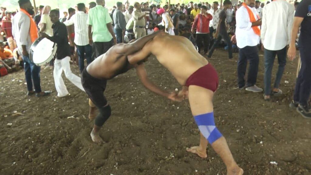 Bidar Filevans fight in a wrestling match