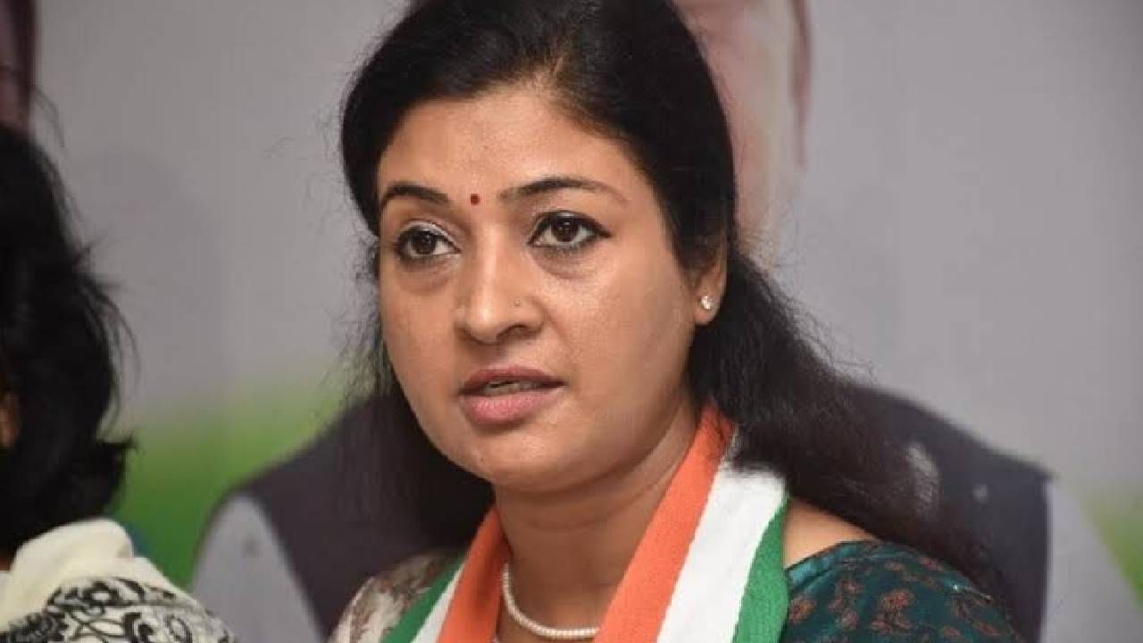 ಪ್ರಜ್ವಲ್ ರೇವಣ್ಣ ಅನೇಕ ಮಹಿಳೆಯರ ಮೇಲೆ ಬಲತ್ಕಾರ ಮಾಡಿದ್ದಾರೆ: ಎಐಸಿಸಿ ಮಹಿಳಾ ಘಟಕದ ಅಧ್ಯಕ್ಷೆ ಪ್ರಜ್ವಲ್ ರೇವಣ್ಣ ಅನೇಕ ಮಹಿಳೆಯರ ಮೇಲೆ ಬಲತ್ಕಾರ ಮಾಡಿದ್ದಾರೆ: ಎಐಸಿಸಿ ಮಹಿಳಾ ಘಟಕದ ಅಧ್ಯಕ್ಷೆ