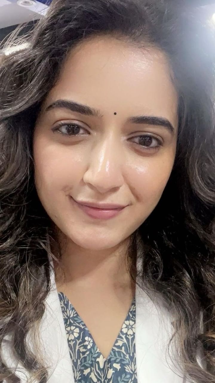 ಆಶಿಕಾರ ರಂಗನಾಥ್ ಅವರು ವೈದ್ಯೆ ಆಗಿ ಕಾಣಿಸಿಕೊಂಡು ಗಮನ ಸೆಳೆದಿದ್ದಾರೆ.
