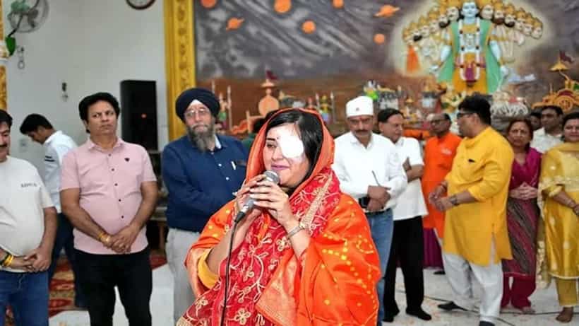 ಚುನಾವಣಾ ಪ್ರಚಾರದ ವೇಳೆ ಬಿಜೆಪಿ ಅಭ್ಯರ್ಥಿ ಬಾನ್ಸುರಿ ಸ್ವರಾಜ್ ಕಣ್ಣಿಗೆ ಗಾಯ, ಬ್ಯಾಂಡೇಜ್ ಹಾಕಿಕೊಂಡು ದೇವಸ್ಥಾನದಲ್ಲಿ ಪೂಜೆ