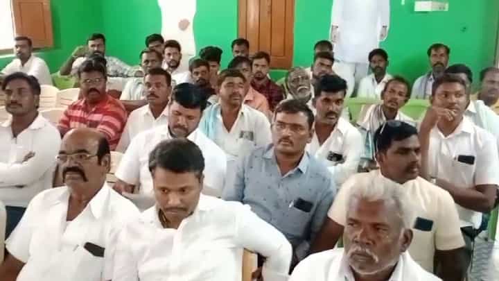 ಹಣ ಹಂಚುವಂತೆ ಸಭೆಯಲ್ಲಿ ಚರ್ಚೆ; ಚಿತ್ರದುರ್ಗ ಬಿಜೆಪಿ ಮುಖಂಡನ ವಿಡಿಯೋ ವೈರಲ್ ಹಣ ಹಂಚುವಂತೆ ಸಭೆಯಲ್ಲಿ ಚರ್ಚೆ; ಚಿತ್ರದುರ್ಗ ಬಿಜೆಪಿ ಮುಖಂಡನ ವಿಡಿಯೋ ವೈರಲ್