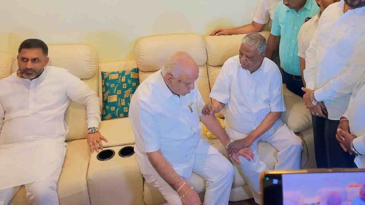 ಸಿಎಂ ಬೆನ್ನಲ್ಲೇ ಯಡಿಯೂರಪ್ಪ ಭೇಟಿ: ನಯವಾಗಿ ಬಿಎಸ್ವೈ ಆಹ್ವಾನ ತಿರಸ್ಕರಿಸಿದ ಶ್ರೀನಿವಾಸ್ ಪ್ರಸಾದ್ ಸಿಎಂ ಬೆನ್ನಲ್ಲೇ ಯಡಿಯೂರಪ್ಪ ಭೇಟಿ: ನಯವಾಗಿ ಬಿಎಸ್ವೈ ಆಹ್ವಾನ ತಿರಸ್ಕರಿಸಿದ ಶ್ರೀನಿವಾಸ್ ಪ್ರಸಾದ್