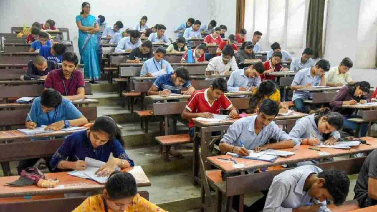 CET Exam 2024: ಔಟ್ ಆಫ್ ಸಿಲೆಬಸ್ ಪ್ರಶ್ನೆಗಳನ್ನು ಕೈಬಿಡಲು ತೀರ್ಮಾನ: ಮೇ ಕೊನೆಯ ವಾರದಲ್ಲಿ ಫಲಿತಾಂಶ ಪ್ರಕಟ ಸಾಧ್ಯತೆ CET Exam 2024: ಔಟ್ ಆಫ್ ಸಿಲೆಬಸ್ ಪ್ರಶ್ನೆಗಳನ್ನು ಕೈಬಿಡಲು ತೀರ್ಮಾನ: ಮೇ ಕೊನೆಯ ವಾರದಲ್ಲಿ ಫಲಿತಾಂಶ ಪ್ರಕಟ ಸಾಧ್ಯತೆ