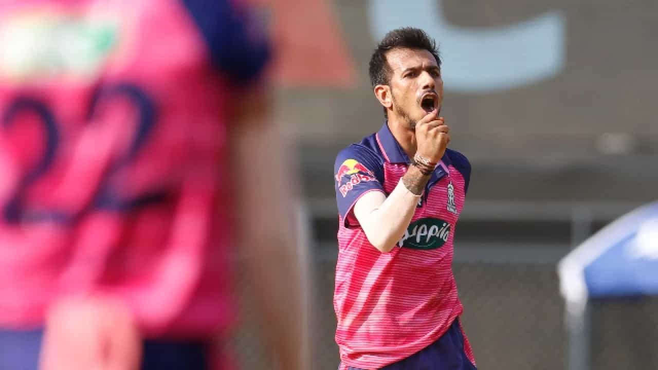 ಇಂಡಿಯನ್ ಪ್ರೀಮಿಯರ್ ಲೀಗ್ (IPL 2024) ಇತಿಹಾಸದಲ್ಲಿ ಅತ್ಯಧಿಕ ವಿಕೆಟ್ ಪಡೆದ ದಾಖಲೆ ಹೊಂದಿರುವ ಯುಜ್ವೇಂದ್ರ ಚಹಲ್ (Yuzvendra Chahal) ಇದೀಗ ಅನಗತ್ಯ ದಾಖಲೆಯೊಂದನ್ನು ತಮ್ಮದಾಗಿಸಿಕೊಂಡಿದ್ದಾರೆ. ಅದು ಕೂಡ ಸಿಕ್ಸ್ ಚಚ್ಚಿಸಿಕೊಳ್ಳುವ ಮೂಲಕ ಎಂಬುದು ವಿಶೇಷ.