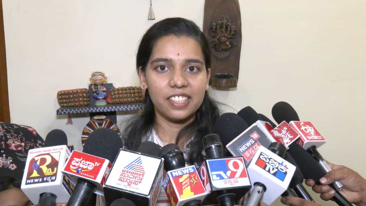 ಕೋಚಿಂಗ್ ಇಲ್ಲದೇ ದಾವಣಗೆರೆ ಯುವತಿ UPSC ಪರೀಕ್ಷೆಯಲ್ಲಿ ಸಾಧನೆ: ರಾಜ್ಯಕ್ಕೆ 101ನೇ ರ್ಯಾಂಕ್ ಕೋಚಿಂಗ್ ಇಲ್ಲದೇ ದಾವಣಗೆರೆ ಯುವತಿ UPSC ಪರೀಕ್ಷೆಯಲ್ಲಿ ಸಾಧನೆ: ರಾಜ್ಯಕ್ಕೆ 101ನೇ ರ್ಯಾಂಕ್