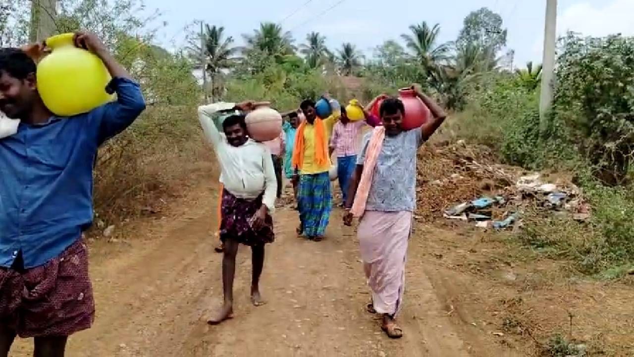 Davangere Channagiri villagers giving drinking water for Forest annimmals 