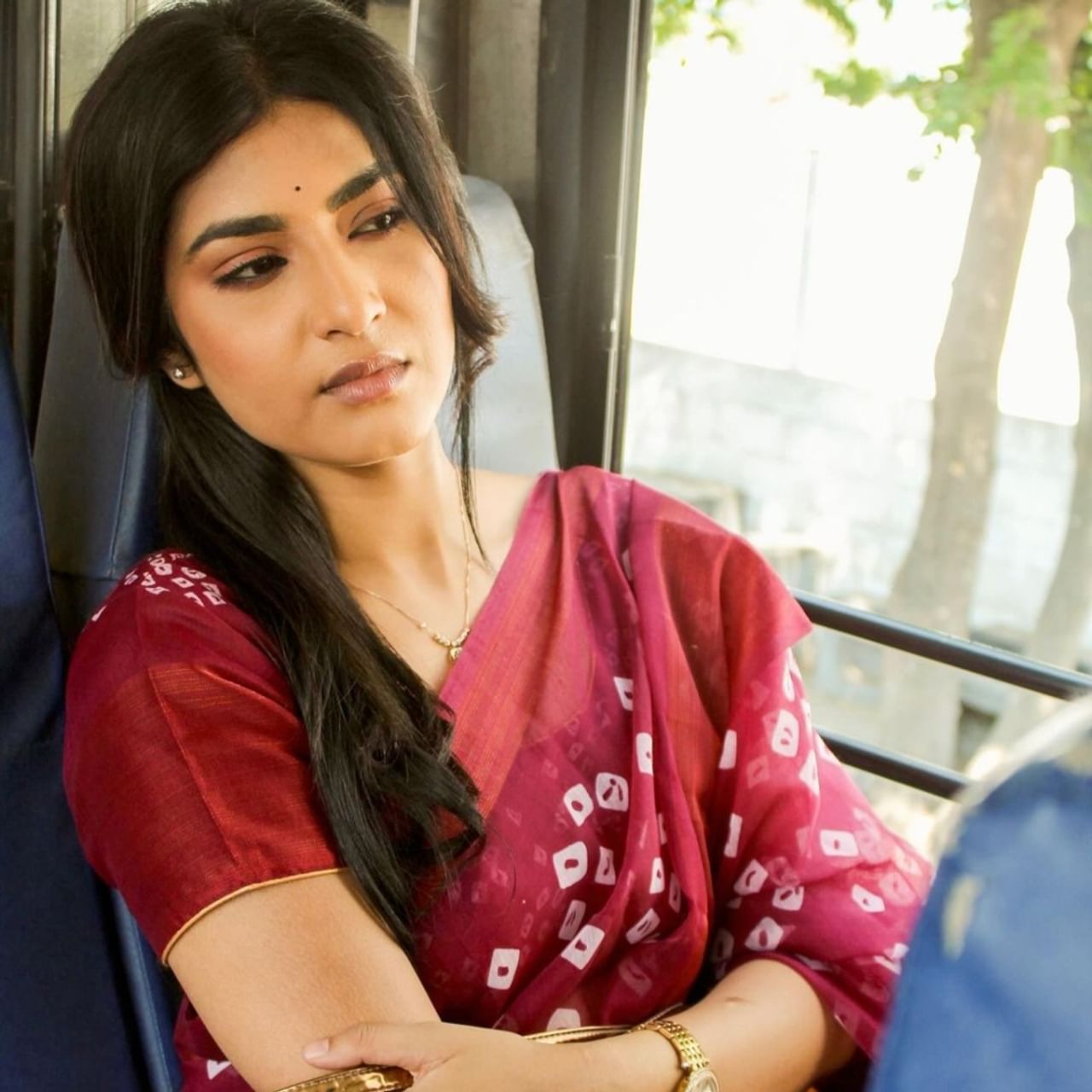 ದಿವ್ಯಾ ಸುರೇಶ್ ಅವರು ‘ತ್ರಿಪುರಾ ಸುಂದರಿ’ ಧಾರಾವಾಹಿ ಮೂಲಕ ಕಿರುತೆರೆ ಲೋಕದಲ್ಲಿ ಸಾಕಷ್ಟು ಹೆಸರು ಮಾಡಿದರು. ಈ ಧಾರಾವಾಹಿ ಬಿಗ್ ಬಾಸ್ ಆಂಭಕ್ಕೂ ಮೊದಲು ಪೂರ್ಣಗೊಂಡಿದೆ. ಈಗ ಹೊಸ ಧಾರಾವಾಹಿ ಮೂಲಕ ಅವರು ಪ್ರೇಕ್ಷಕರ ಎದುರು ಬರುತ್ತಿದ್ದಾರೆ.
