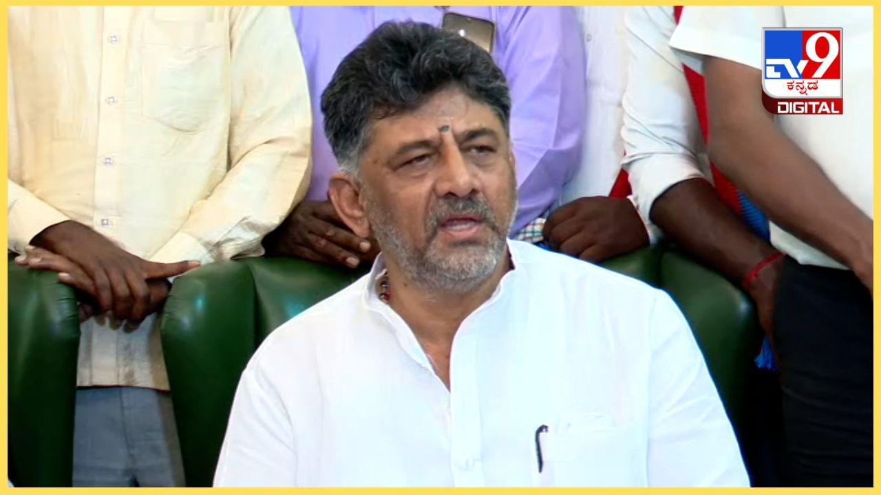 ಮತದಾರರಿಗೆ ಆಮಿಷ, ಬೆದರಿಕೆ ಆರೋಪ: ಎಫ್ಐಆರ್ ಪ್ರಶ್ನಿಸಿ ಹೈಕೋರ್ಟ್ ಮೆಟ್ಟಿಲೇರಿದ ಡಿಕೆ ಶಿವಕುಮಾರ್ ಮತದಾರರಿಗೆ ಆಮಿಷ, ಬೆದರಿಕೆ ಆರೋಪ: ಎಫ್ಐಆರ್ ಪ್ರಶ್ನಿಸಿ ಹೈಕೋರ್ಟ್ ಮೆಟ್ಟಿಲೇರಿದ ಡಿಕೆ ಶಿವಕುಮಾರ್