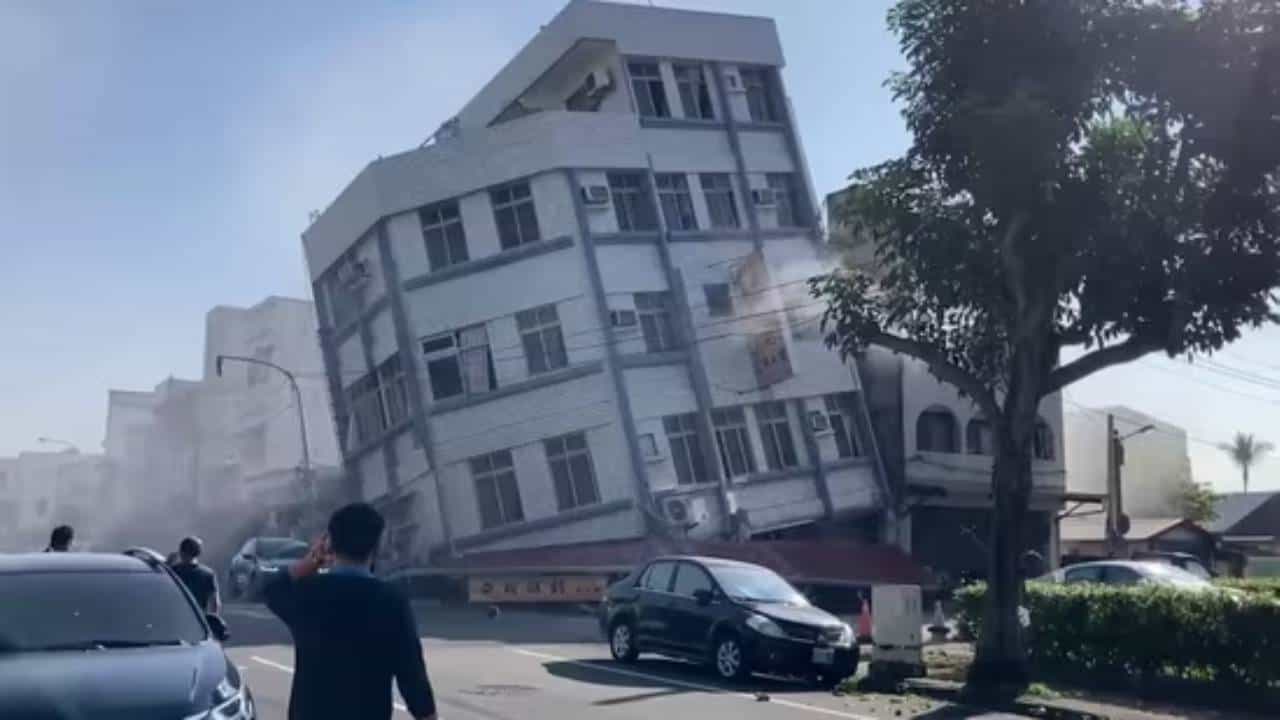 Taiwan Earthquake: ತೈವಾನ್ನಲ್ಲಿ 7.5 ತೀವ್ರತೆಯ ಪ್ರಬಲ ಭೂಕಂಪ Taiwan Earthquake: ತೈವಾನ್ನಲ್ಲಿ 7.5 ತೀವ್ರತೆಯ ಪ್ರಬಲ ಭೂಕಂಪ