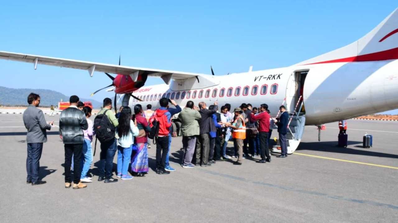 Flight Tickets: ಕೇವಲ 150 ರೂ.ಗೆ ವಿಮಾನದಲ್ಲಿ ಪ್ರಯಾಣಿಸುವ ಅವಕಾಶ.. Flight Tickets: ಕೇವಲ 150 ರೂ.ಗೆ ವಿಮಾನದಲ್ಲಿ ಪ್ರಯಾಣಿಸುವ ಅವಕಾಶ..