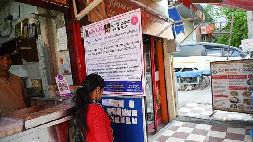 ಬೆಂಗಳೂರಿನಲ್ಲಿವೆ ಹಸಿದವರಿಗೆ ಉಚಿತವಾಗಿ ಊಟ ನೀಡುವ ಹೋಟೆಲ್ಗಳು, ನೀವೂ ಟೋಕನ್ ಖರೀದಿಸಿ ನೀಡಬಹುದು!