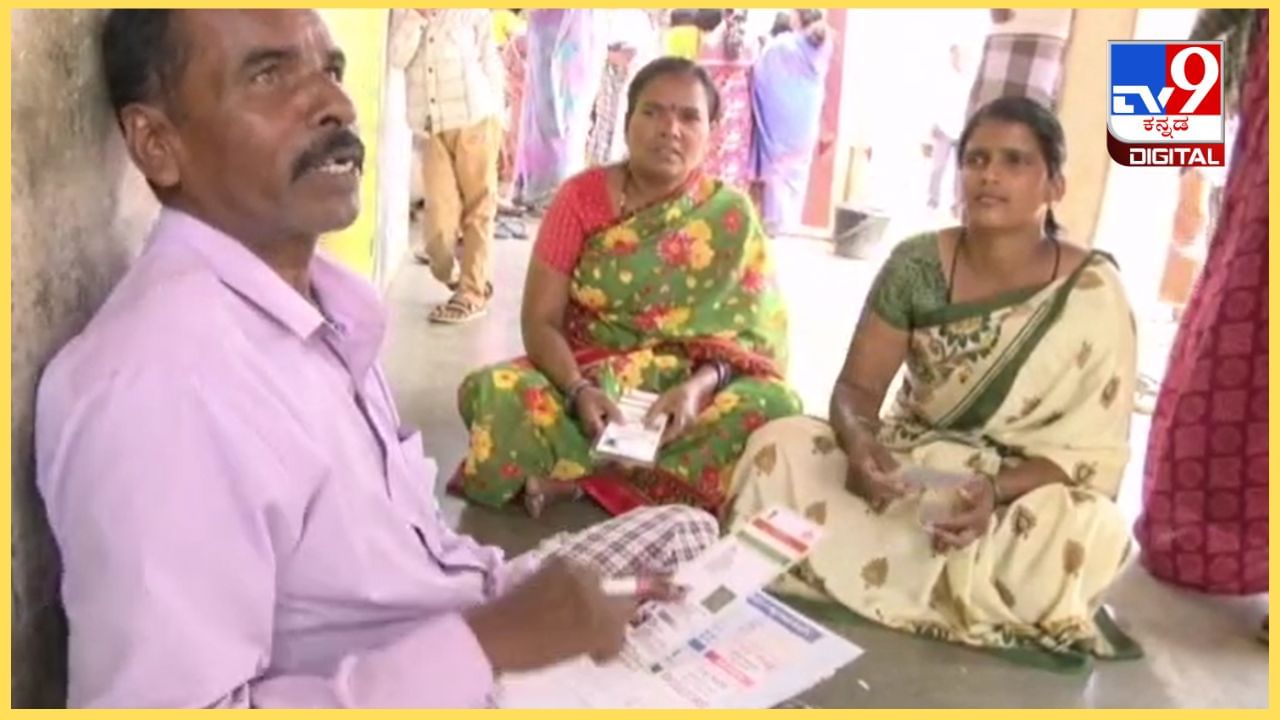 ಲೋಕಸಭೆ ಚುನಾವಣೆ: ಚಾಮರಾಜನಗರ ಲೋಕಸಭಾ ಕ್ಷೇತ್ರದಲ್ಲಿ ಕಾಂಗ್ರೆಸ್ನಿಂದ ಗ್ಯಾರಂಟಿ ಕಾರ್ಡ್ ಹಂಚಿಕೆ ಲೋಕಸಭೆ ಚುನಾವಣೆ: ಚಾಮರಾಜನಗರ ಲೋಕಸಭಾ ಕ್ಷೇತ್ರದಲ್ಲಿ ಕಾಂಗ್ರೆಸ್ನಿಂದ ಗ್ಯಾರಂಟಿ ಕಾರ್ಡ್ ಹಂಚಿಕೆ