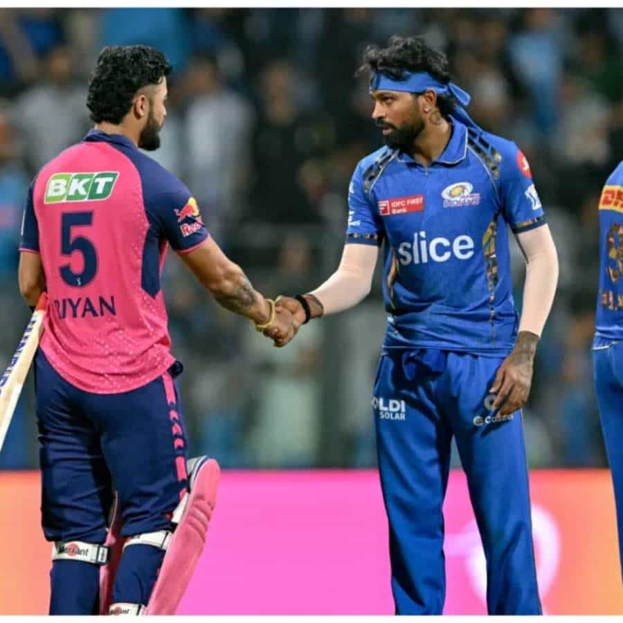 ಮುಂಬೈನ ವಾಂಖೆಡೆ ಸ್ಟೇಡಿಯಂನಲ್ಲಿ ಸೋಮವಾರ (ಏಪ್ರಿಲ್ 1) ನಡೆದ ಐಪಿಎಲ್ 2024 ರ ಪಂದ್ಯ ನಂ. 14 ರಲ್ಲಿ ಮುಂಬೈ ಇಂಡಿಯನ್ಸ್ ತಂಡ ರಾಜಸ್ಥಾನ ರಾಯಲ್ಸ್ ವಿರುದ್ಧ ಸೆಣಸಿತ್ತು. ತಮ್ಮ ಮೊದಲ ಹೋಮ್ ಪಂದ್ಯದಲ್ಲಿ, ಮುಂಬೈ ಆರು ವಿಕೆಟ್ಗಳಿಂದ ಸೋಲು ಕಂಡಿತು. ಈ ಮೂಲಕ ಹಾರ್ದಿಕ್ ಪಾಂಡ್ಯ ಪಡೆ ಈ ಬಾರಿಯ ಟೂರ್ನಿಯಲ್ಲಿ ಹ್ಯಾಟ್ರಿಕ್ ಸೋಲು ಅನುಭವಿಸಿತು.