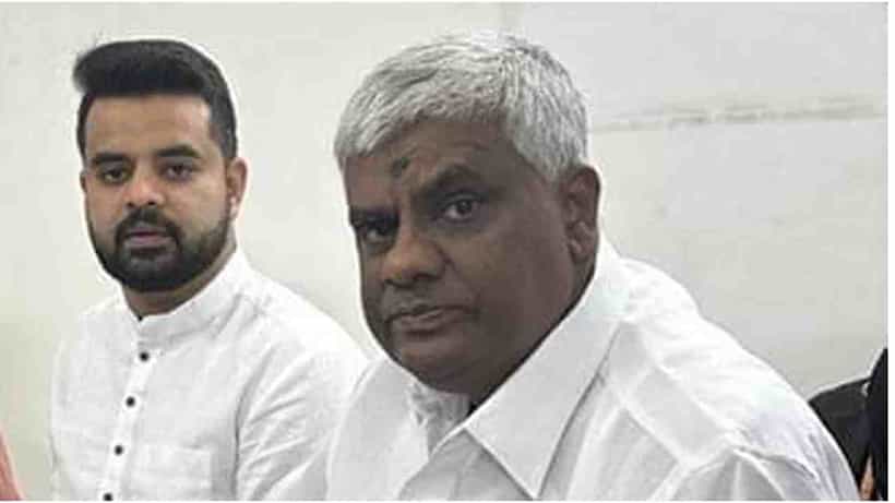 ಪುತ್ರನ ಬಳಿಕ ತಂದೆಗೂ ಶಾಕ್ ಕೊಟ್ಟ ಎಸ್ಐಟಿ, ಬಂಧನದ ಭೀತಿಯಲ್ಲಿ ರೇವಣ್ಣ