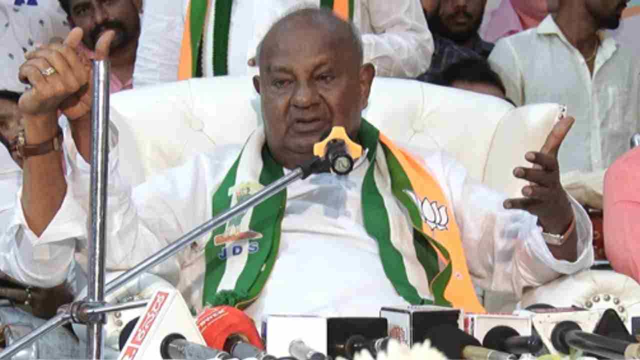 ರಾಜ್ಯ ಸರ್ಕಾರ ಪತನದ ಬಗ್ಗೆ ಚುನಾವಣೆ ಬಳಿಕ ಬಂದು ಕೇಳಿ: ಜನರಿಗೆ ಗ್ಯಾರಂಟಿ ಕೊಟ್ಟ ದೇವೇಗೌಡ ರಾಜ್ಯ ಸರ್ಕಾರ ಪತನದ ಬಗ್ಗೆ ಚುನಾವಣೆ ಬಳಿಕ ಬಂದು ಕೇಳಿ: ಜನರಿಗೆ ಗ್ಯಾರಂಟಿ ಕೊಟ್ಟ ದೇವೇಗೌಡ