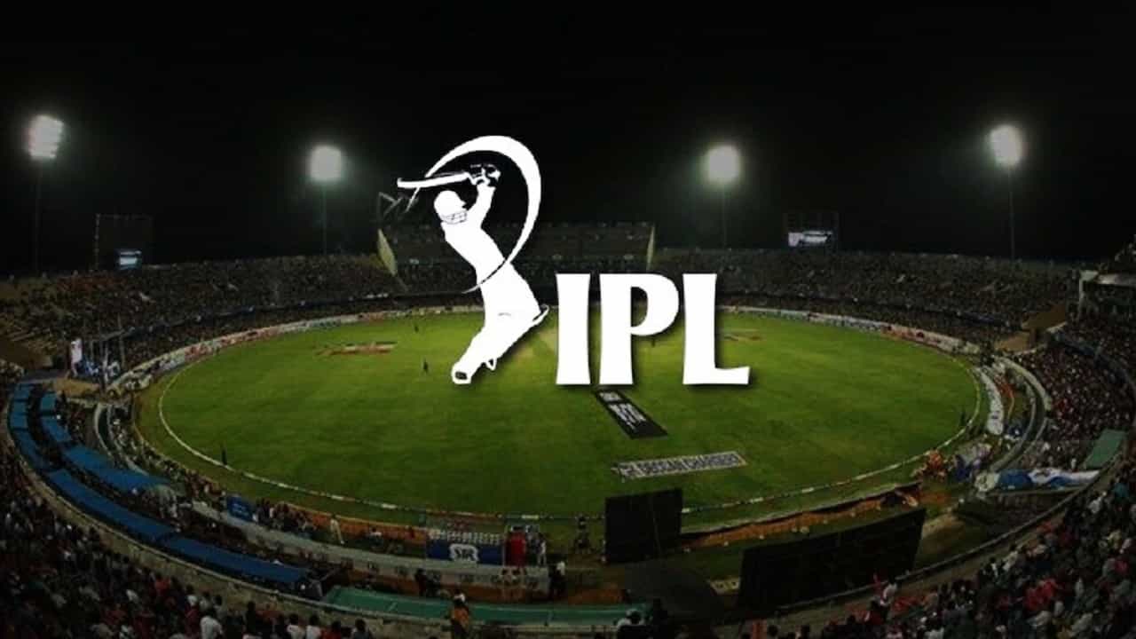 ಇಂಡಿಯನ್ ಪ್ರೀಮಿಯರ್ ಲೀಗ್ನಲ್ಲಿ (IPL 2024) ಹಲವು ದಾಖಲೆಗಳು ನಿರ್ಮಾಣವಾಗಿದೆ. ಕೆಲ ದಾಖಲೆಗಳು ಈಗಲೂ ಅಚ್ಚಳಿಯದೇ ಉಳಿದರೆ, ಮತ್ತೆ ಕೆಲವು ದಾಖಲೆಗಳು ನಿರ್ನಾಮವಾಗಿದೆ. ಹೀಗೆ ಒಂದೇ ವರ್ಷ ಆರ್ಸಿಬಿ ತಂಡದ ಹೆಸರಿನಲ್ಲಿದ್ದ ಸಾರ್ವಕಾಲಿಕ ಗರಿಷ್ಠ ಸ್ಕೋರ್ ದಾಖಲೆಯನ್ನು ಎರಡು ತಂಡಗಳು ಅಳಿಸಿ ಹಾಕಿದೆ. ಅದು ಸಹ ಒಂದೇ ವಾರದ ಅಂತರದಲ್ಲಿ ಎಂಬುದು ವಿಶೇಷ.