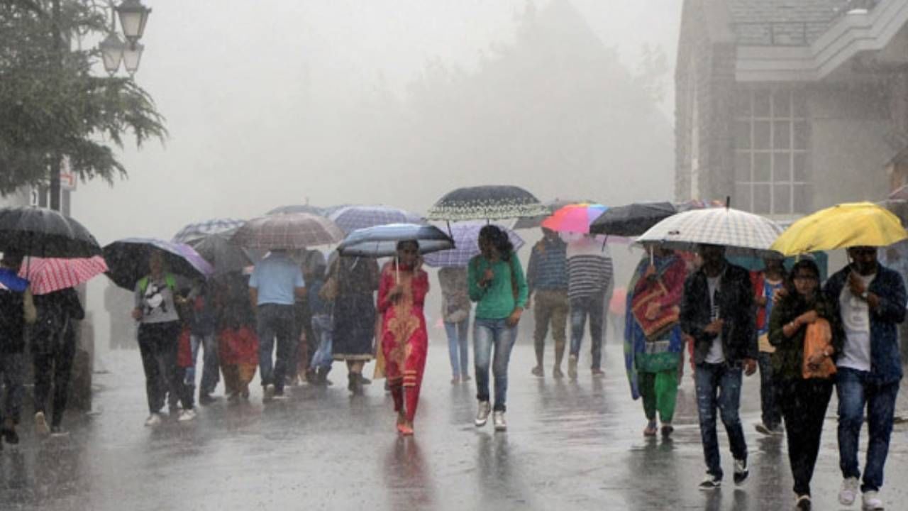 Karnataka Rain: ಕರ್ನಾಟಕದ 18ಕ್ಕೂ ಅಧಿಕ ಜಿಲ್ಲೆಗಳಲ್ಲಿ ಮುಂದಿನ 4 ದಿನ ಭಾರಿ ಮಳೆ, ಯೆಲ್ಲೋ ಅಲರ್ಟ್ Karnataka Rain: ಕರ್ನಾಟಕದ 18ಕ್ಕೂ ಅಧಿಕ ಜಿಲ್ಲೆಗಳಲ್ಲಿ ಮುಂದಿನ 4 ದಿನ ಭಾರಿ ಮಳೆ, ಯೆಲ್ಲೋ ಅಲರ್ಟ್