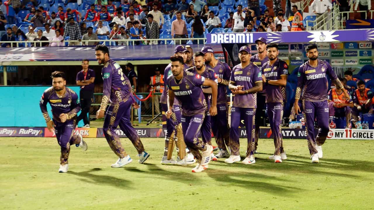 ಇಂಡಿಯನ್ ಪ್ರೀಮಿಯರ್ ಲೀಗ್ (IPL 2024) ಶುರುವಾಗಿ 16 ವರ್ಷಗಳೇ ಕಳೆದಿವೆ. ಇದುವರೆ 16 ಸೀಸನ್ಗಳನ್ನು ಆಡಲಾಗಿದ್ದು, ಇದೀಗ 17ನೇ ಸೀಸನ್ ಚಾಲ್ತಿಯಲ್ಲಿದೆ. ಈ ಎಲ್ಲಾ ಸೀಸನ್ಗಳನ್ನು ಆಡಿದ ತಂಡಗಳಲ್ಲಿ ಕೊಲ್ಕತ್ತಾ ನೈಟ್ ರೈಡರ್ಸ್ ಕೂಡ ಒಂದು. ಆದರೆ ಕಳೆದ ಹದಿನಾರು ಸೀಸನ್ಗಳಲ್ಲಿ ಒಮ್ಮೆಯೂ ಕೆಕೆಆರ್ ಮೊದಲ ಮೂರು ಪಂದ್ಯಗಳನ್ನು ಗೆದ್ದಿರಲಿಲ್ಲ ಎಂಬುದು ವಿಶೇಷ.