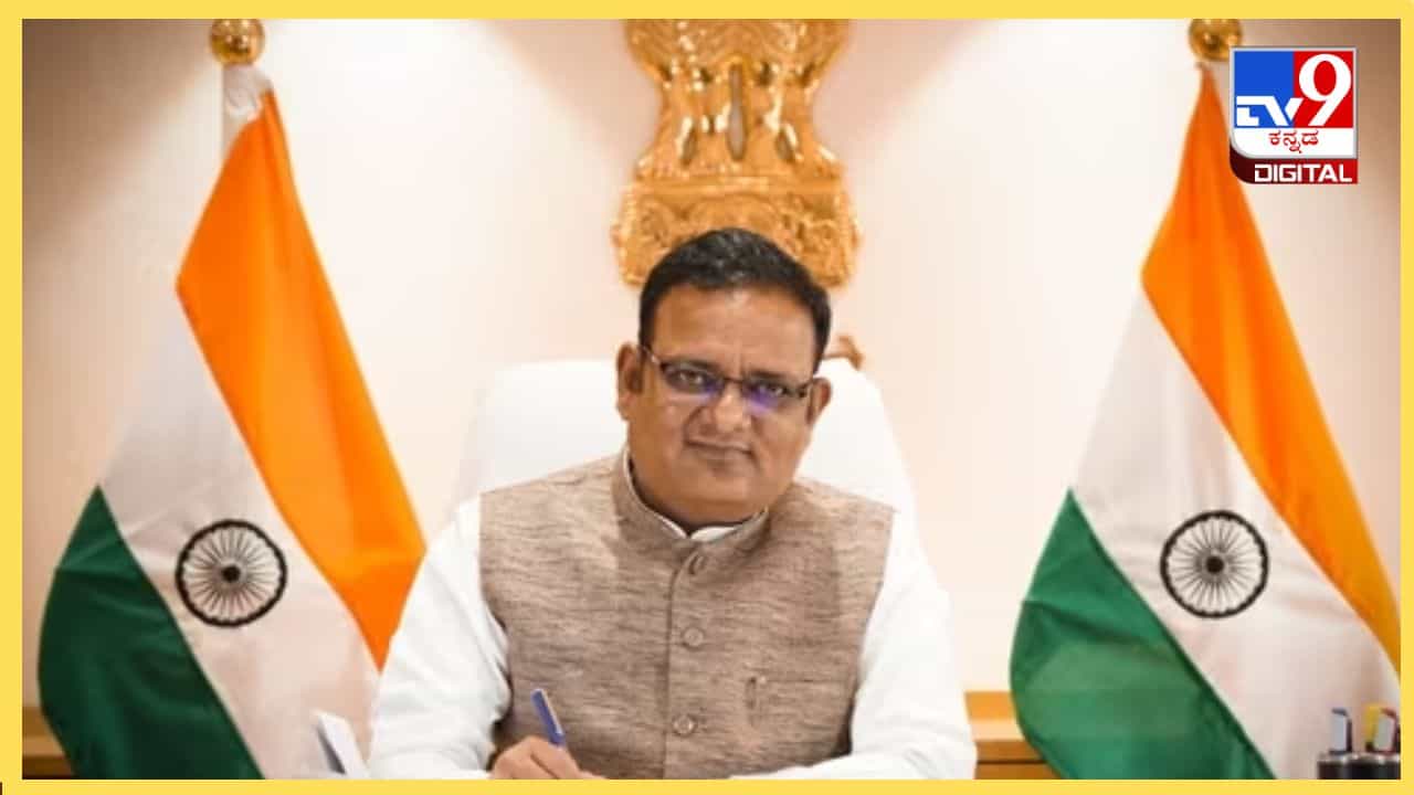 ದೆಹಲಿ: ಸಮಾಜ ಕಲ್ಯಾಣ ಸಚಿವ ರಾಜ್ ಕುಮಾರ್ ಆನಂದ್ ರಾಜೀನಾಮೆ, ಸರ್ಕಾರ ಭ್ರಷ್ಟಾಚಾರದ ಸುಳಿಯಲ್ಲಿ ಸಿಲುಕಿದೆ