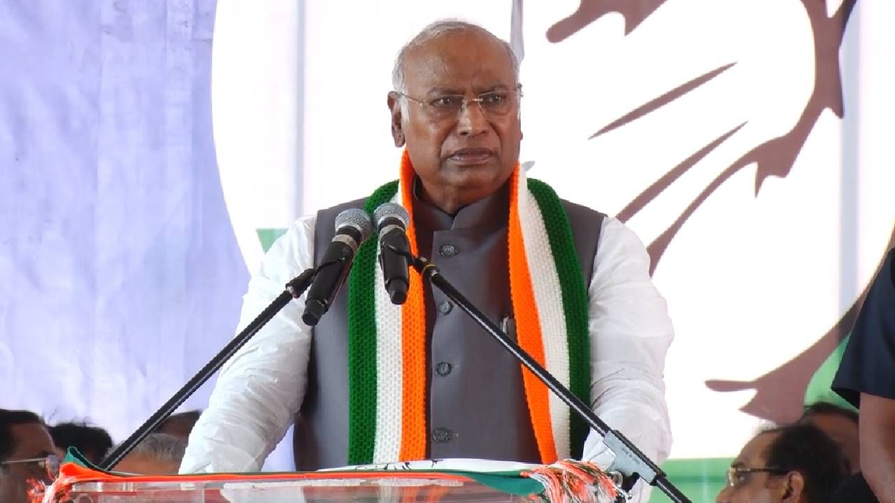 ಒಳ್ಳೆಯ ಕೆಲಸ ಮಾಡಿದ್ದೇನೆಂದು ಹೇಳ್ತಿರಾ, ಆದ್ರೆ, ಮತಗಟ್ಟೆಗೆ ಹೋದಾಗ ಮರೆತು ಬಿಡ್ತೀರಾ: ಖರ್ಗೆ ಒಳ್ಳೆಯ ಕೆಲಸ ಮಾಡಿದ್ದೇನೆಂದು ಹೇಳ್ತಿರಾ, ಆದ್ರೆ, ಮತಗಟ್ಟೆಗೆ ಹೋದಾಗ ಮರೆತು ಬಿಡ್ತೀರಾ: ಖರ್ಗೆ