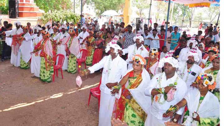 ಸಾಮೂಹಿಕ ವಿವಾಹದಲ್ಲಿ ಮತದಾನ ಜಾಗೃತಿ, ನವಜೋಡಿಗಳಿಗೆ ಪ್ರತಿಜ್ಞಾ ವಿಧಿ ಬೋಧನೆ ಸಾಮೂಹಿಕ ವಿವಾಹದಲ್ಲಿ ಮತದಾನ ಜಾಗೃತಿ, ನವಜೋಡಿಗಳಿಗೆ ಪ್ರತಿಜ್ಞಾ ವಿಧಿ ಬೋಧನೆ