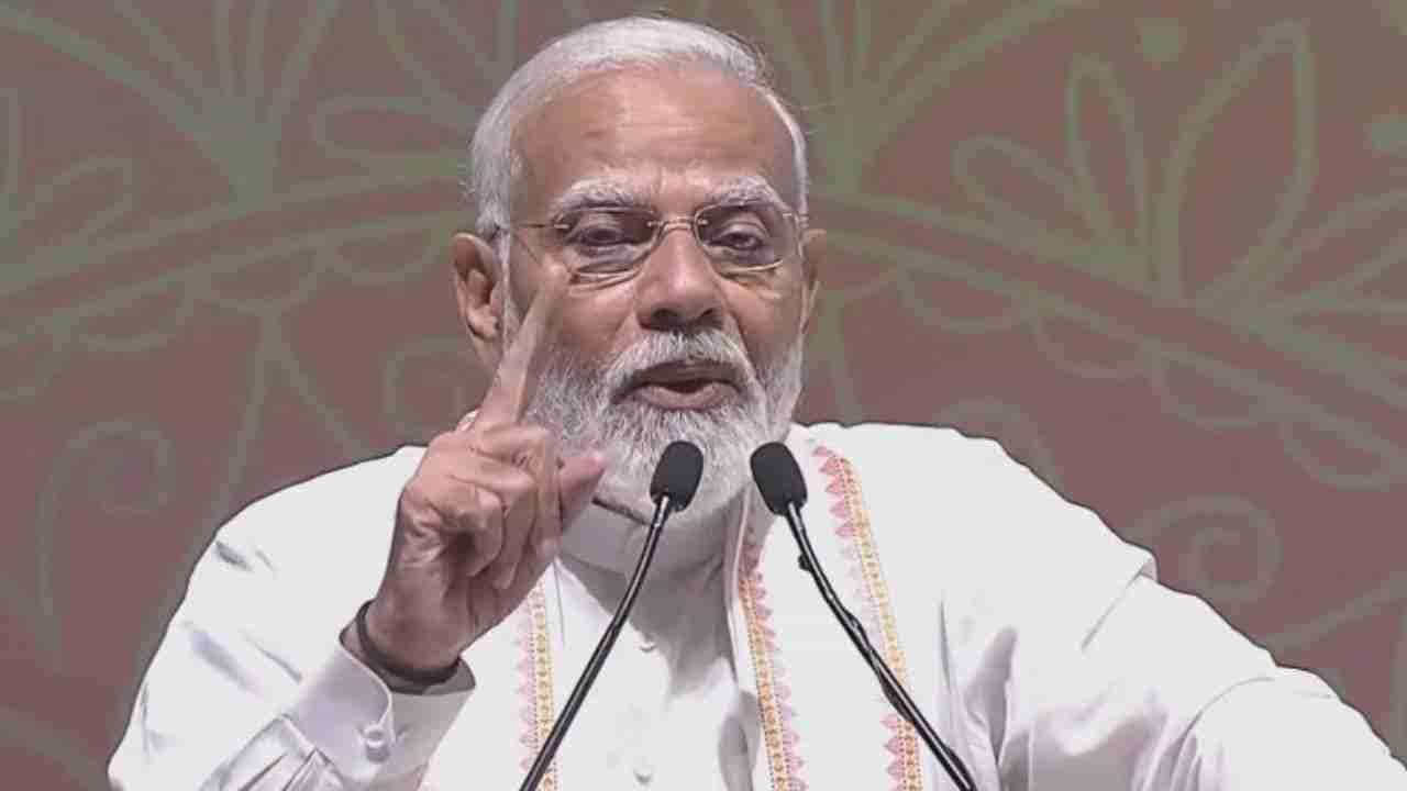 ‘ದೇಶದ ಸಂಪತ್ತಿನಲ್ಲಿ ಮೊದಲ ಅಧಿಕಾರ ಮುಸಲ್ಮಾನರಿಗೆ’: ಮನಮೋಹನ್ ಸಿಂಗ್ರ ಮತ್ತೊಂದು ವಿಡಿಯೋ ಬಗ್ಗೆ ಮೋದಿ ಕಿಡಿ ‘ದೇಶದ ಸಂಪತ್ತಿನಲ್ಲಿ ಮೊದಲ ಅಧಿಕಾರ ಮುಸಲ್ಮಾನರಿಗೆ’: ಮನಮೋಹನ್ ಸಿಂಗ್ರ ಮತ್ತೊಂದು ವಿಡಿಯೋ ಬಗ್ಗೆ ಮೋದಿ ಕಿಡಿ