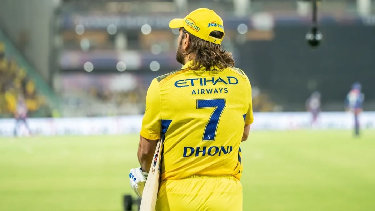 ಇಂಡಿಯನ್ ಪ್ರೀಮಿಯರ್ ಲೀಗ್​ (IPL 2024) ಸೀಸನ್ 17 ರಲ್ಲಿ ಮಹೇಂದ್ರ ಸಿಂಗ್ ಧೋನಿಯ (MS Dhoni) ಅಬ್ಬರ ಮುಂದುವರೆದಿದೆ. ಏಕಾನ ಸ್ಟೇಡಿಯಂನಲ್ಲಿ ನಡೆದ ಲಕ್ನೋ ಸೂಪರ್ ಜೈಂಟ್ಸ್ ವಿರುದ್ಧದ ಪಂದ್ಯದಲ್ಲಿ 18ನೇ ಓವರ್​ ವೇಳೆ ಕಣಕ್ಕಿಳಿದ ಧೋನಿ ಬಿರುಸಿನ ಬ್ಯಾಟಿಂಗ್ ಪ್ರದರ್ಶಿಸಿದರು.