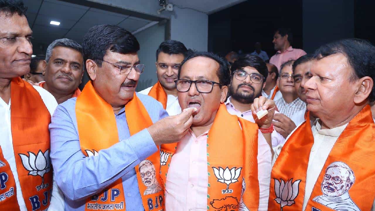 Lok Sabha Election: ಸೂರತ್ನಲ್ಲಿ ಚುನಾವಣೆಗೂ ಮುನ್ನವೇ ಗೆಲುವು ಸಾಧಿಸಿದ ಬಿಜೆಪಿ ಅಭ್ಯರ್ಥಿ Lok Sabha Election: ಸೂರತ್ನಲ್ಲಿ ಚುನಾವಣೆಗೂ ಮುನ್ನವೇ ಗೆಲುವು ಸಾಧಿಸಿದ ಬಿಜೆಪಿ ಅಭ್ಯರ್ಥಿ