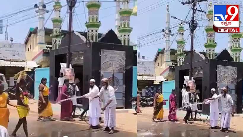 Viral Video: ಭಾವೈಕ್ಯತೆಯ ಸಂಗಮ; ದೇವಾಲಯಕ್ಕೆ ತೆರಳುವ ಭಕ್ತರಿಗಾಗಿ ಮುಸ್ಲಿಂ ವ್ಯಕ್ತಿಯ ಮಾನವೀಯ ಕಾರ್ಯ