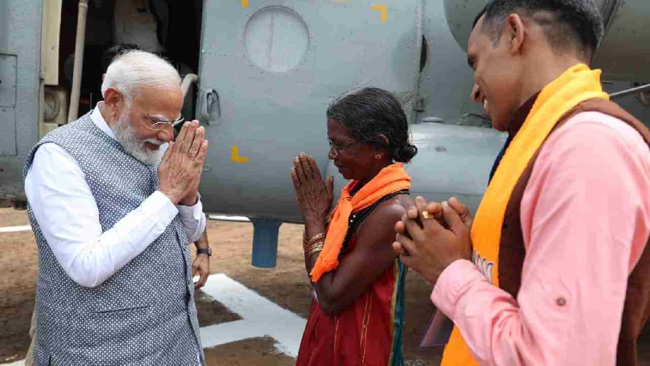 ಶಿರಸಿಯಲ್ಲಿ ಹಣ್ಣು ಮಾರುವ ಮೋಹಿನಿ ಗೌಡರನ್ನು ಭೇಟಿಯಾದ ಪ್ರಧಾನಿ ಮೋದಿ; ಈ ಮಹಿಳೆಯ ಸಾಧನೆ ಏನು?